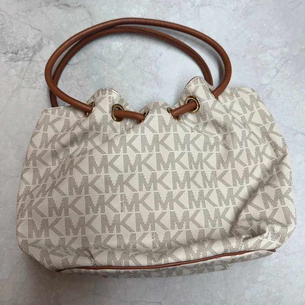 Michael Kors East West Ring Tote Vanilla Drawstring Tassel Shoulder Bag Travel